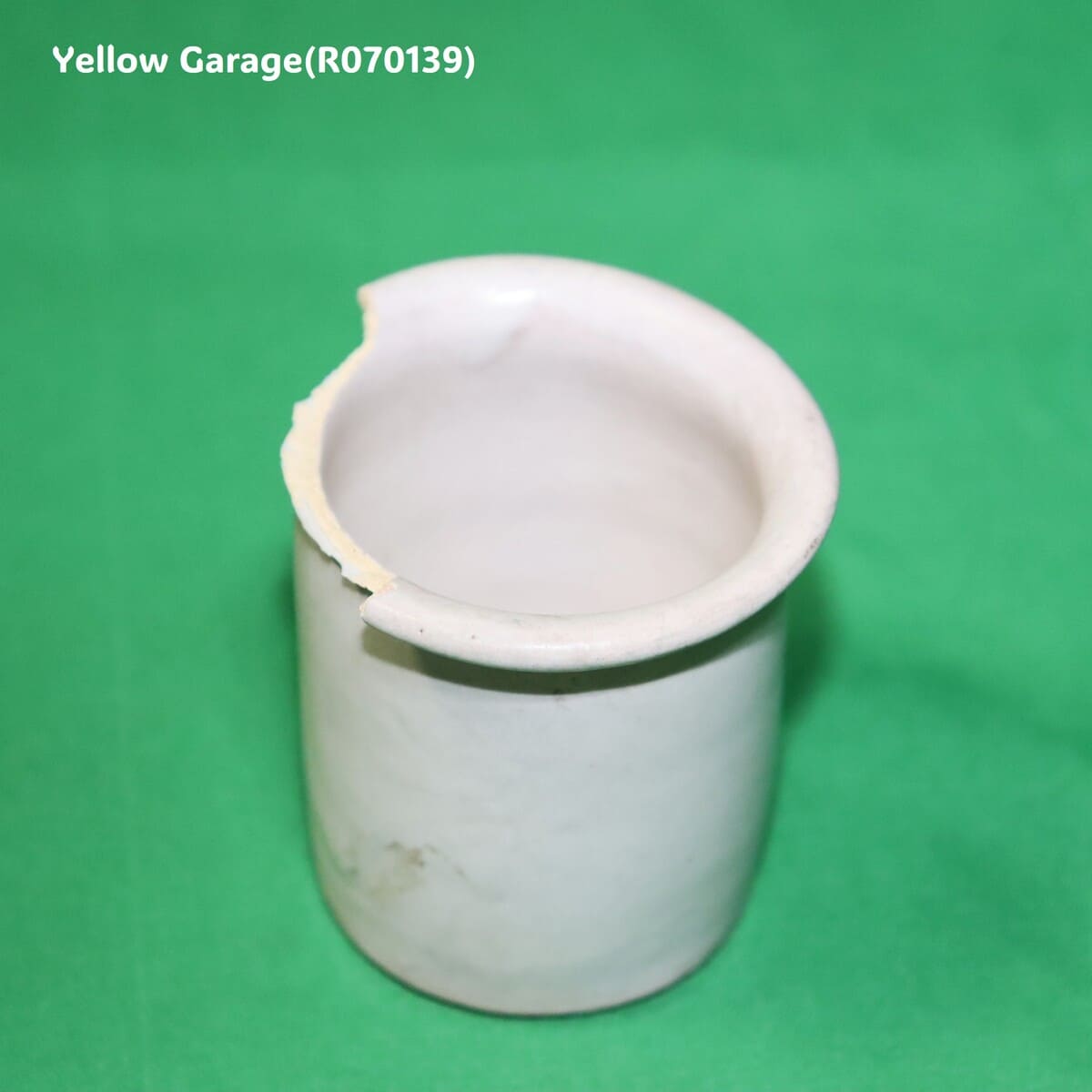 白釉の小さなアンティーク陶器ポット_傷左