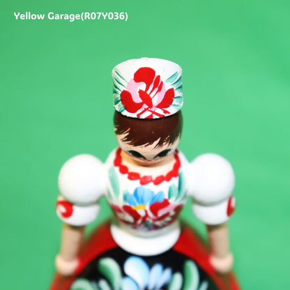 【ハンガリー製 ハンドペイント木製人形】民族衣装デザインのミニコンテナ型人形（ヴィンテージ風）