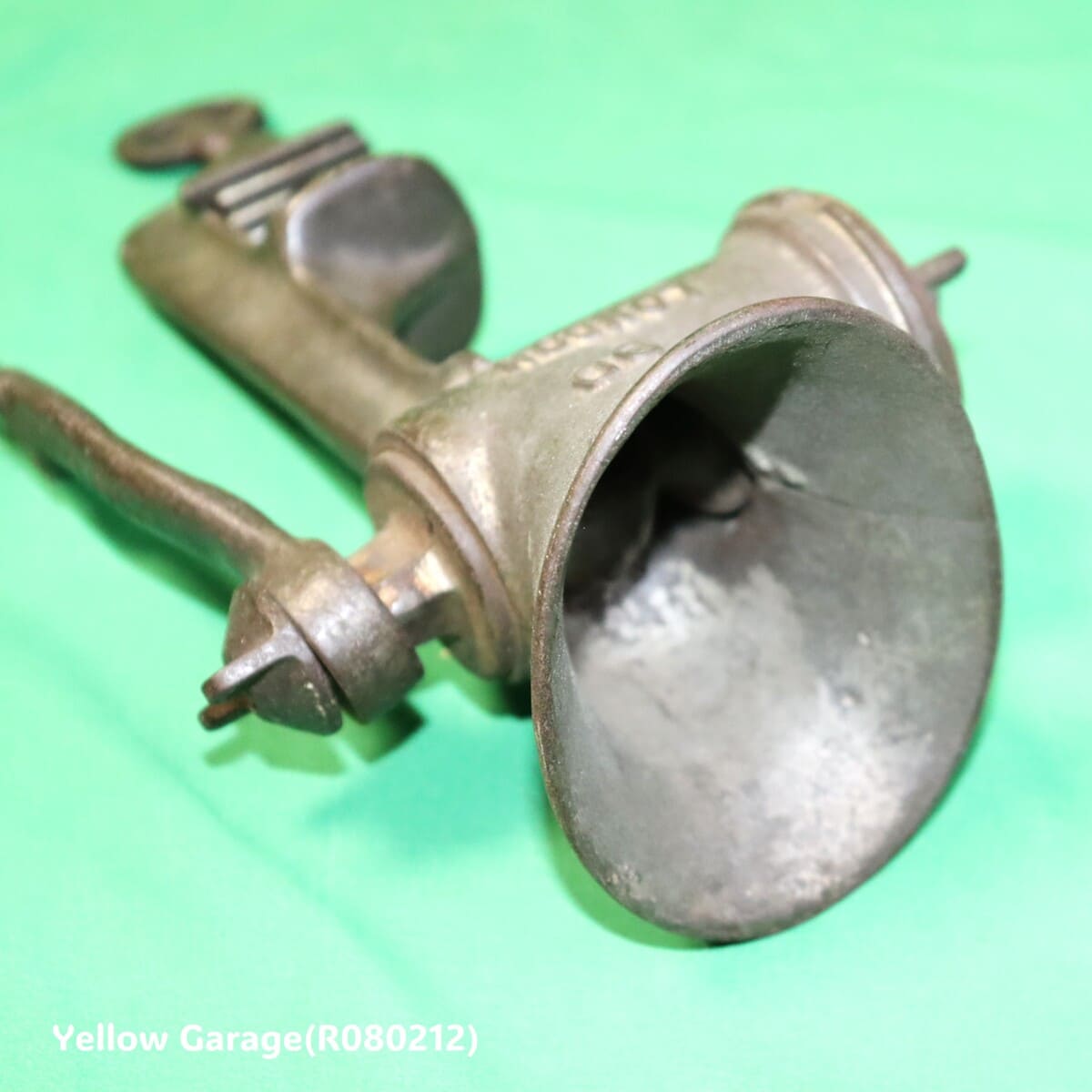 20世紀初頭の英国で使用されていたと考えられるSPONG（スポング）社製 アンティーク・ミートグラインダー＿アップ右下