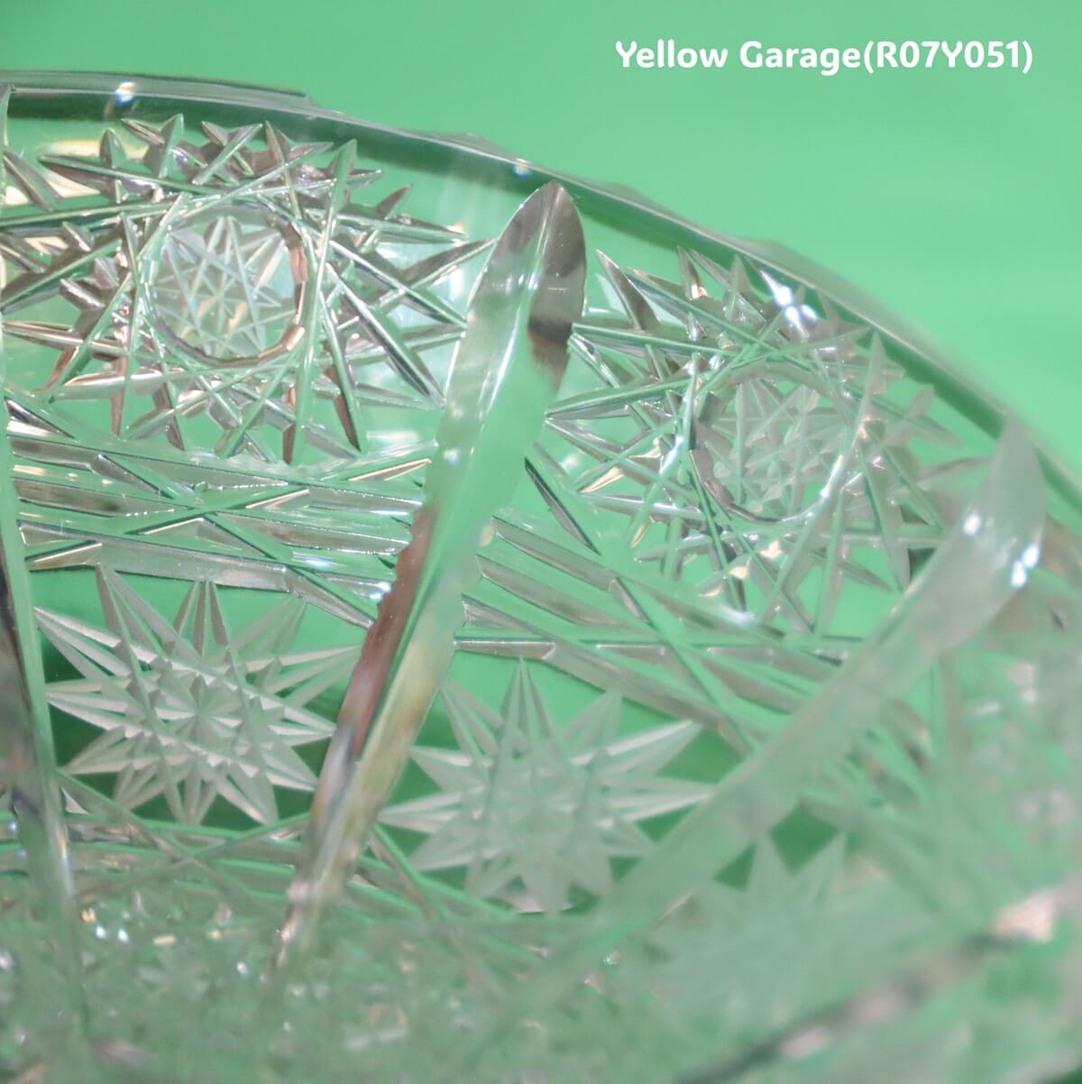 輝きと重厚感を手元に
昭和レトロな一品で空間に品格をアップ