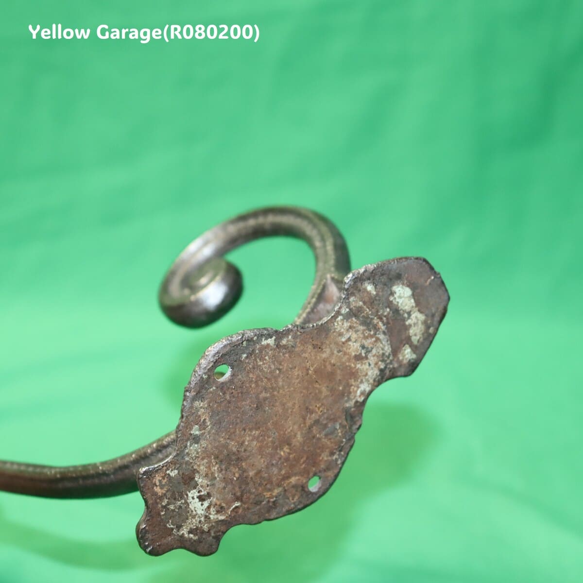 19世紀末から20世紀初頭にかけてヨーロッパの家庭玄関で実際に使われていたアンティークの壁付けフック_裏