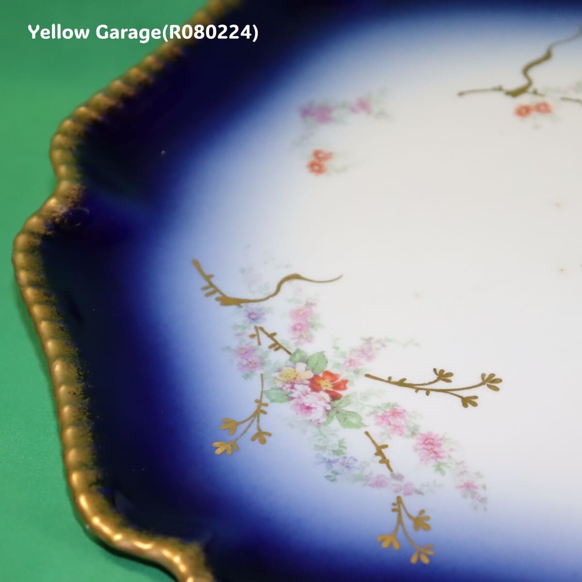 19世紀末〜20世紀初頭に製造されたフランス・リモージュのアンティークティーセット_トレイ左