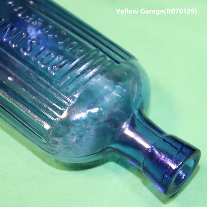 「毒薬（POISONOUS）」を示すアンティークの薬瓶＿アップ口右下