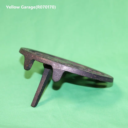 19世紀末から20世紀初頭のヨーロッパで使用されていたと考えられる鋳鉄製の暖炉アクセサリー＿足左下