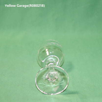 繊細なスズランと葉の文様がエッチングで施された脚付きの小さなグラス2客セット＿上