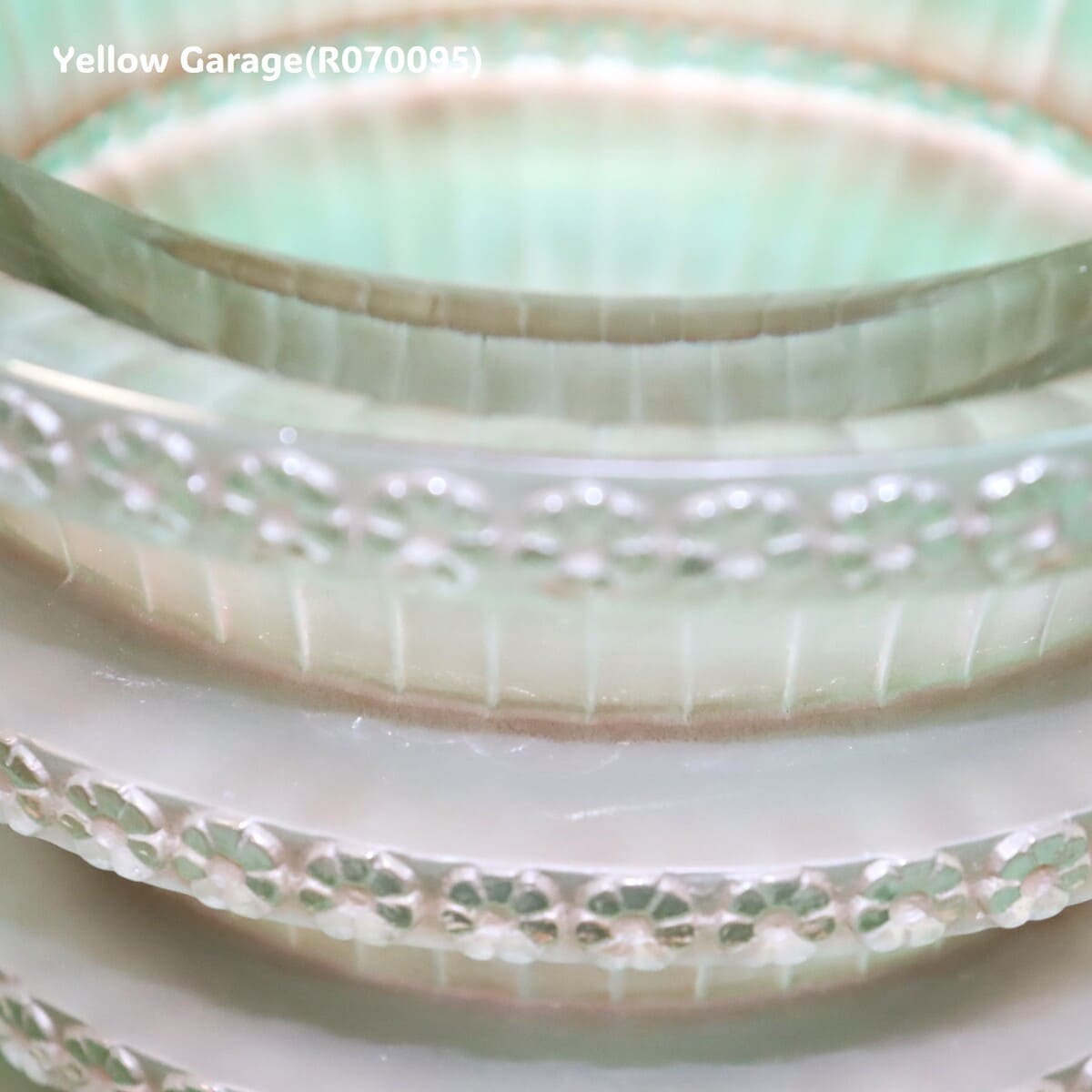 R. LALIQUE 「シェヴルーズ/Chevreuse」フラワーモチーフ厚手アールデコ・ガラスポット