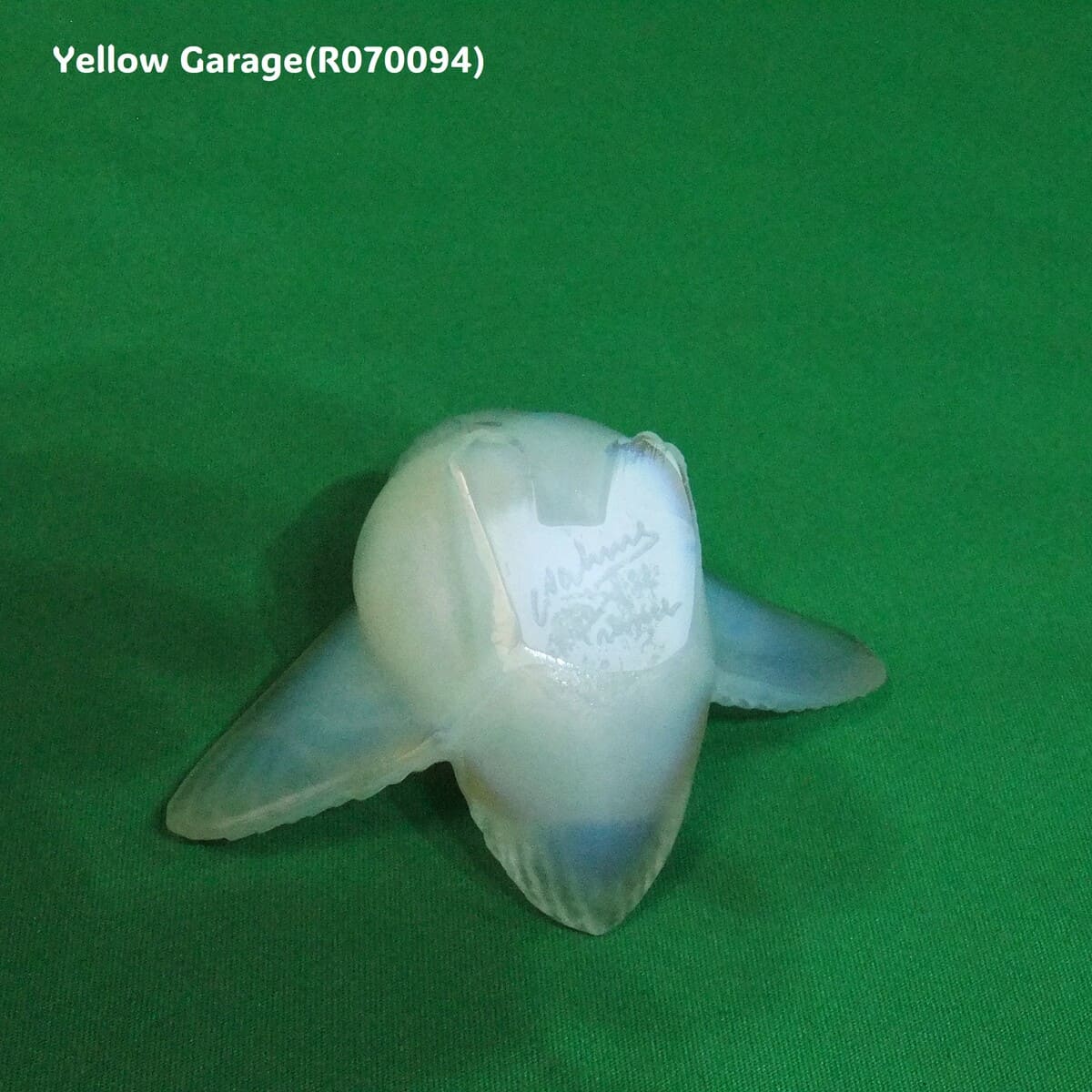 Sabino France製 オパルセントガラス小鳥像 “Oiseau aux Ailes Déployées”