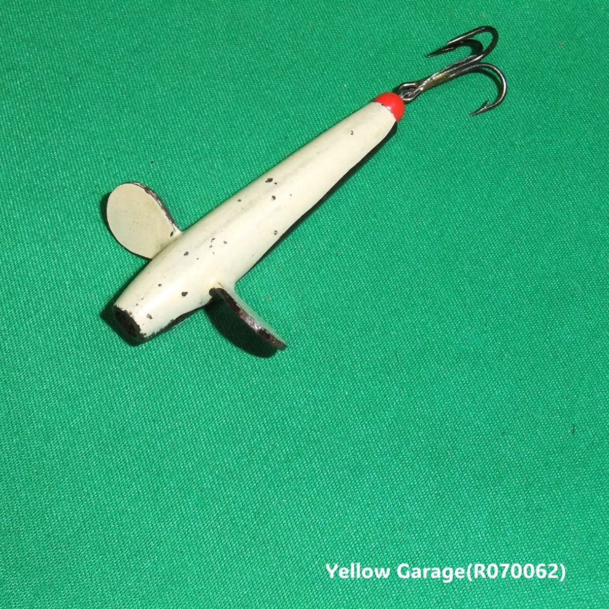 ヴィンテージ メタルフィッシュルアー（スクリューフィン付き）