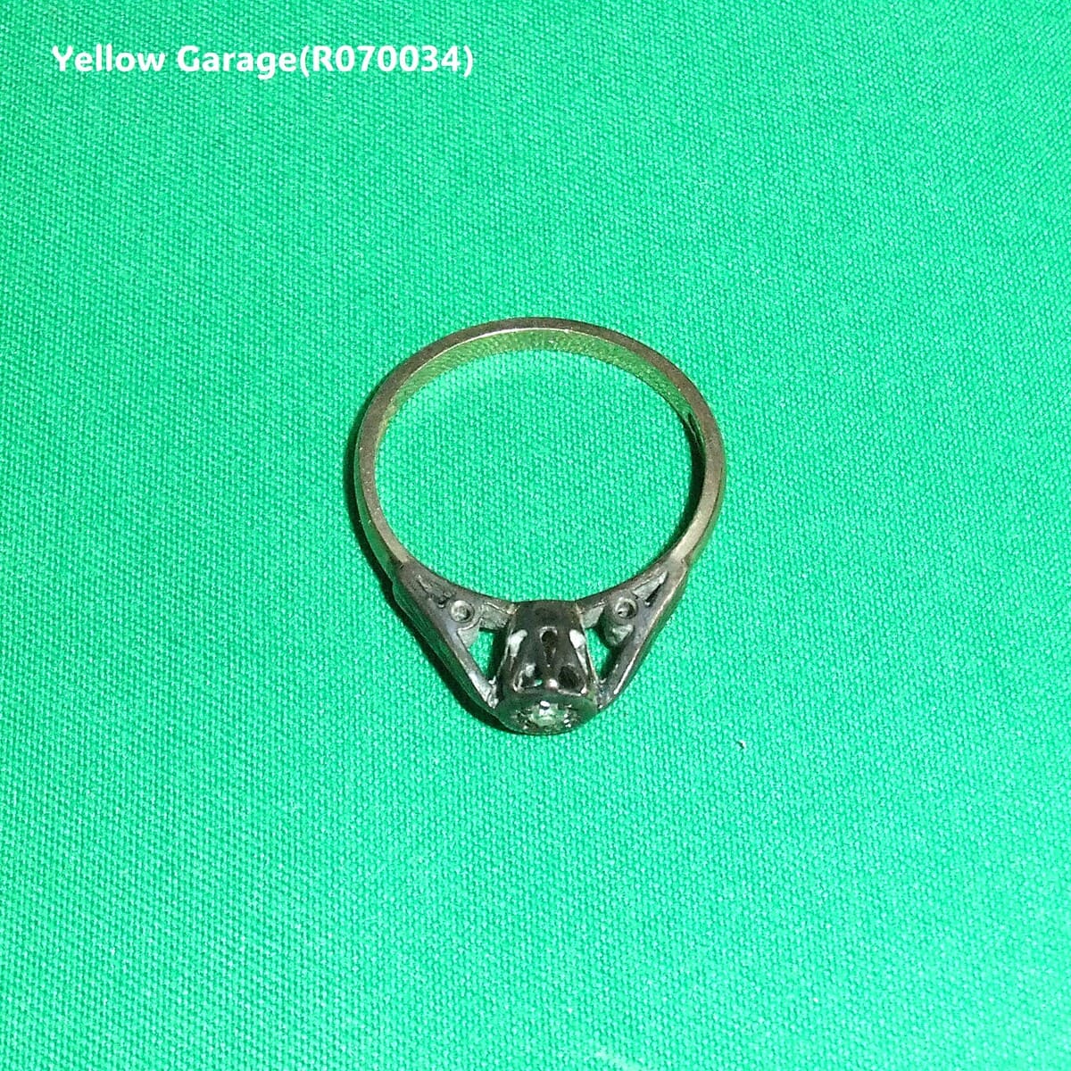 イギリス・バーミンガムにて製造された9カラットゴールドのヴィンテージダイヤモンドリング