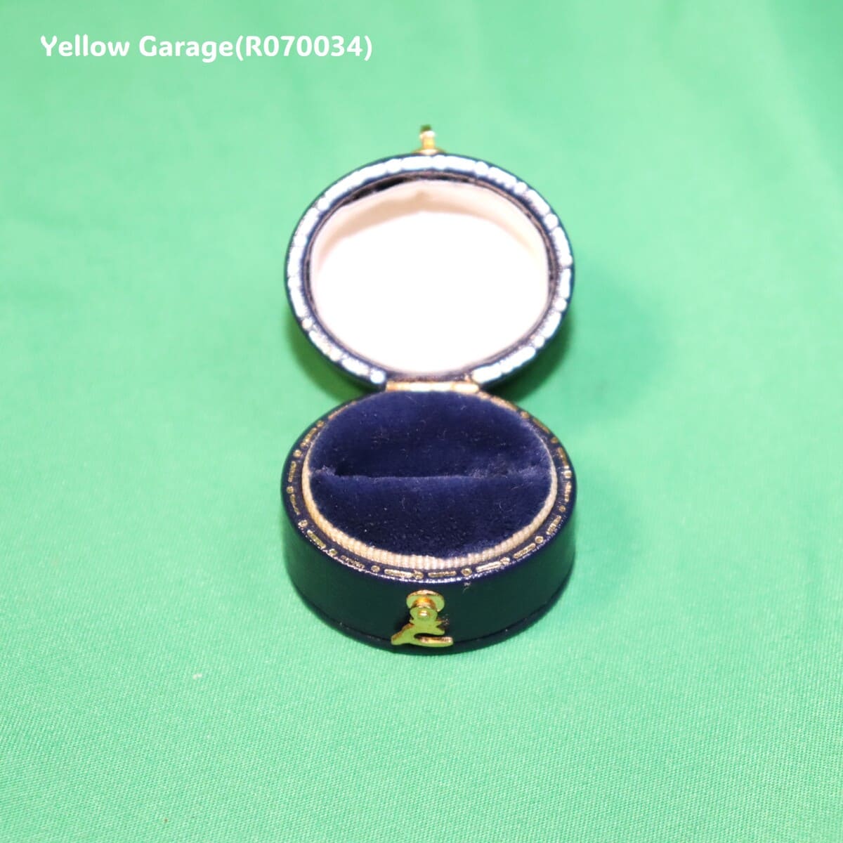 ヴィンテージイギリス製 9金 ダイヤモンドリング（専用ケース付き）