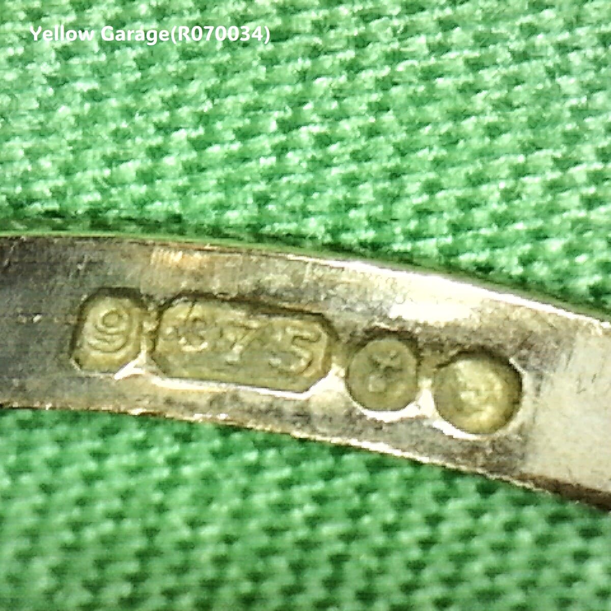 ヴィンテージイギリス製 9金 ダイヤモンドリング（専用ケース付き）