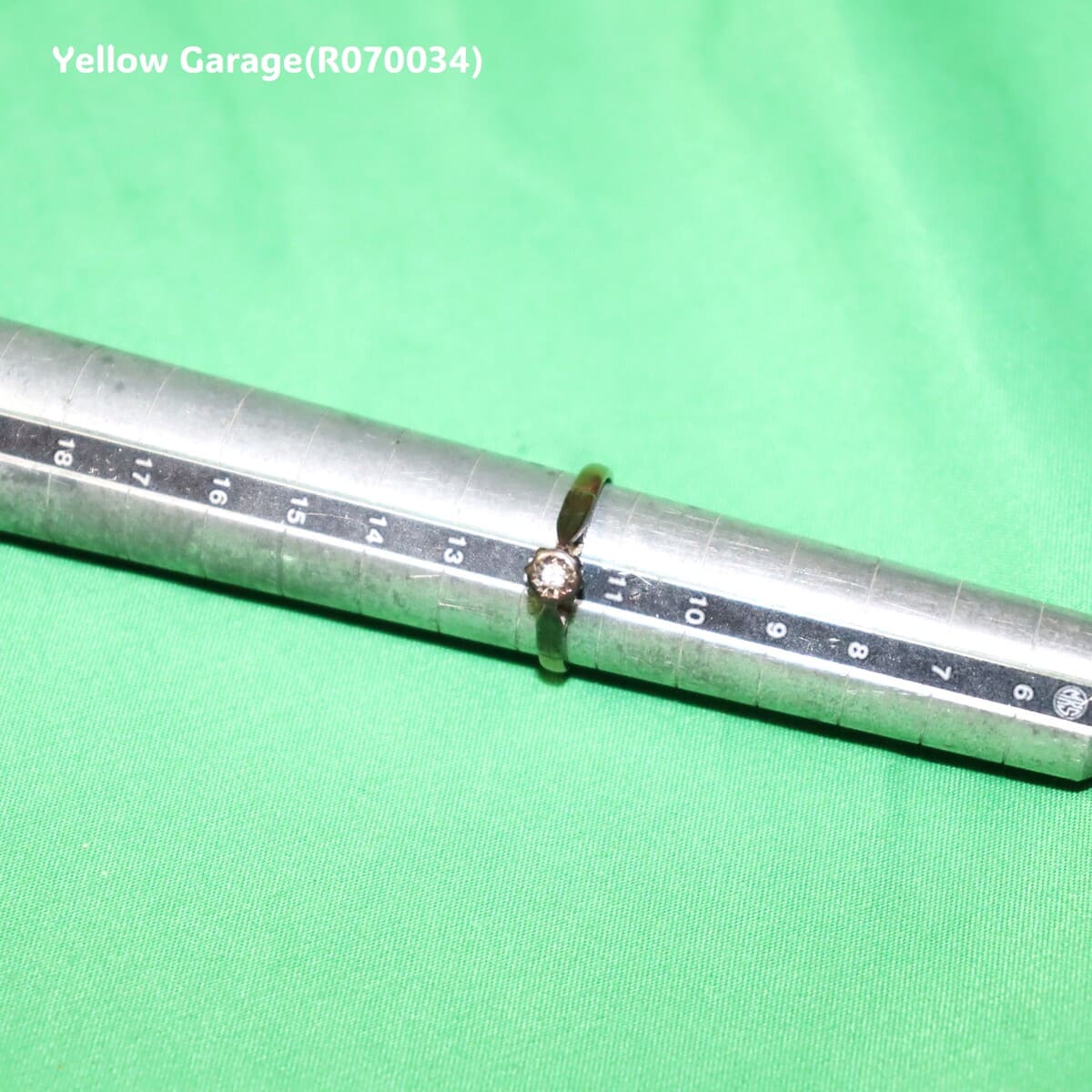 ヴィンテージイギリス製 9金 ダイヤモンドリング（専用ケース付き）