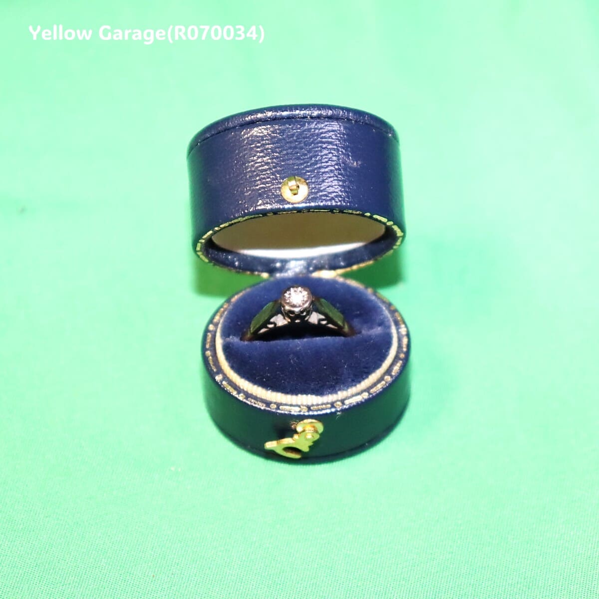 ヴィンテージイギリス製 9金 ダイヤモンドリング（専用ケース付き）