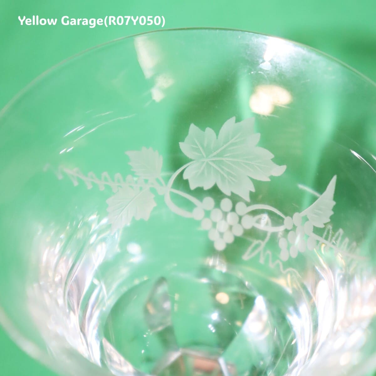 葡萄文様エッチング入りワイングラス（高さ14cm／ヴィンテージ風）