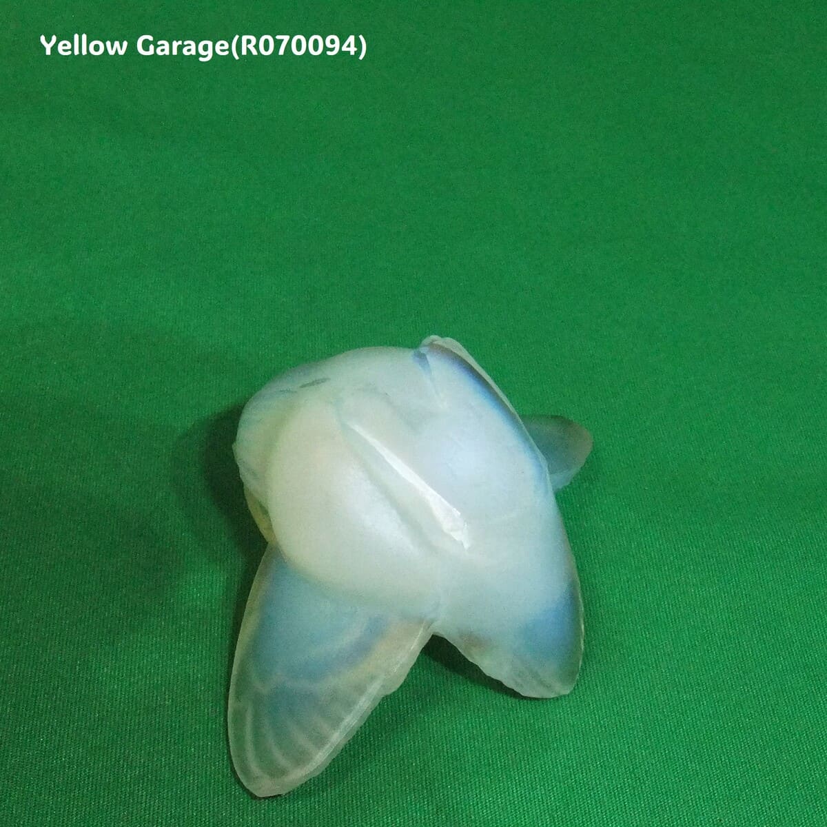 Sabino France製 オパルセントガラス小鳥像 “Oiseau aux Ailes Déployées”