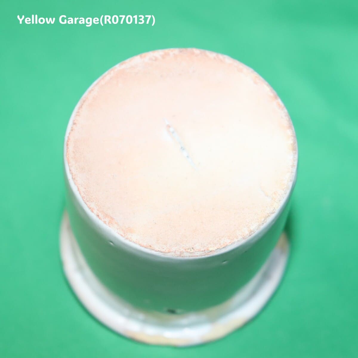 少量の薬品や軟膏の調合液体の計量に使われていたビーカー型の陶器容器‗底アップ