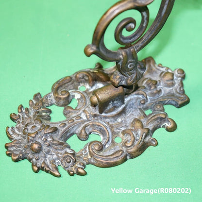 19世紀末から20世紀初頭にかけてヨーロッパ（おそらくフランスまたはイギリス）で製造されたと考えられるキャンドルスタンド＿台アップ右から