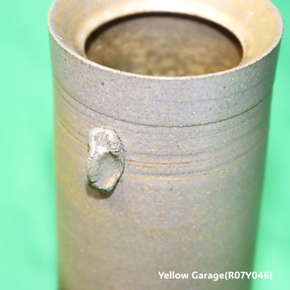 備前焼 花入れ（亀井勝 作 署名あり）高さ17cm