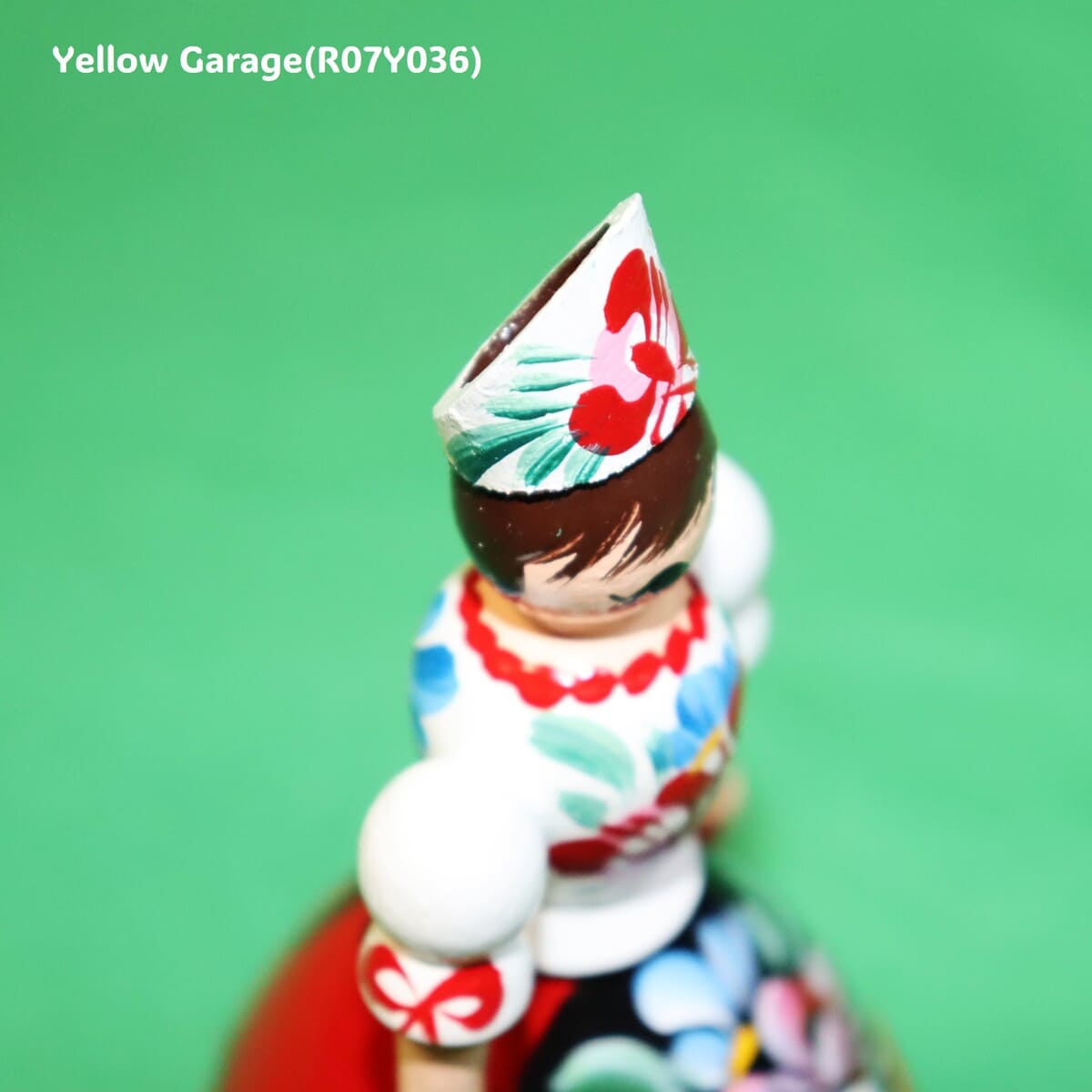 【ハンガリー製 ハンドペイント木製人形】民族衣装デザインのミニコンテナ型人形（ヴィンテージ風）