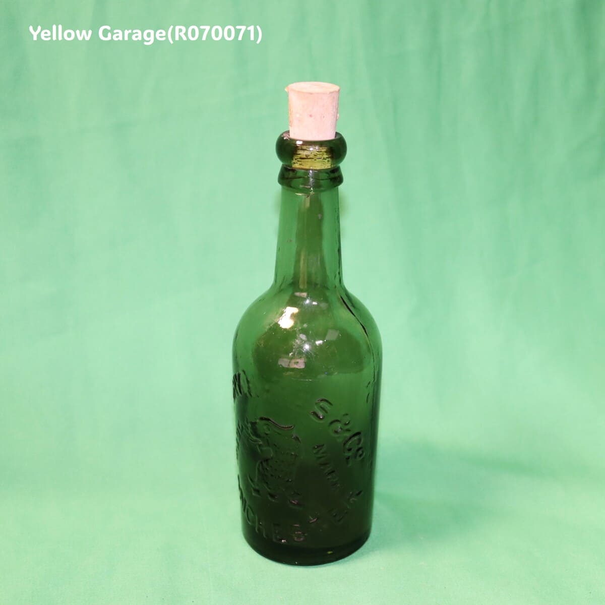 百年の時を越えた
獅子の印と深緑の輝き正面