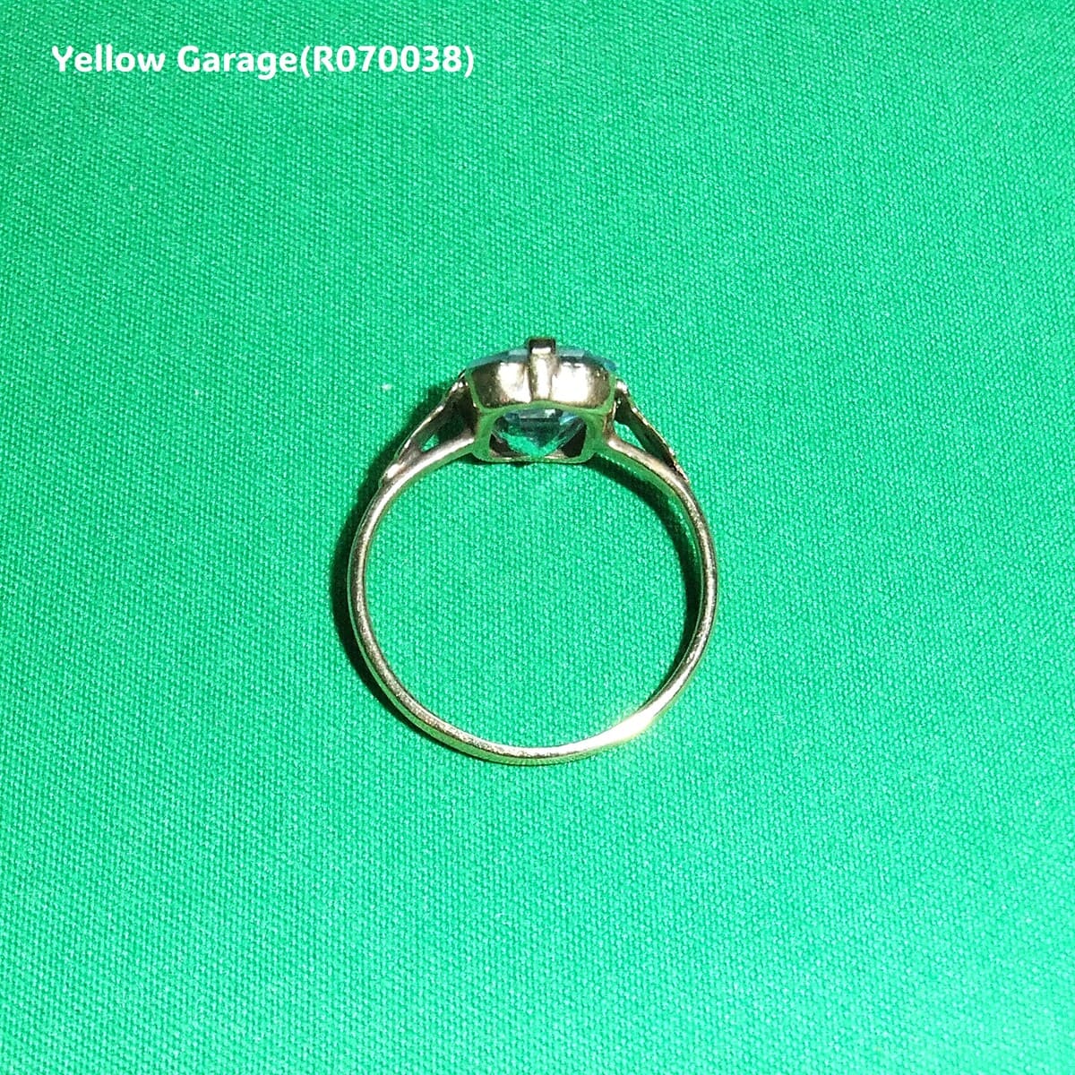 ヴィンテージ イギリス製 ブルートパーズリング（専用ケース付き）