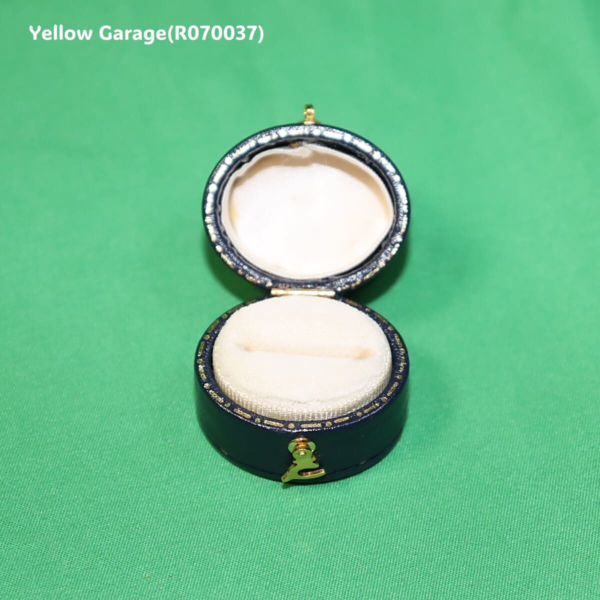 アンティーク イギリス製 ダイヤモンドリング（専用ケース付き）