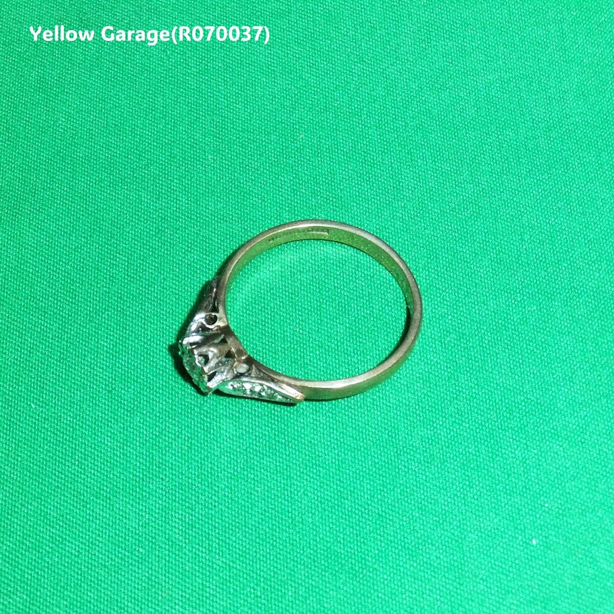 アンティーク イギリス製 ダイヤモンドリング（専用ケース付き）