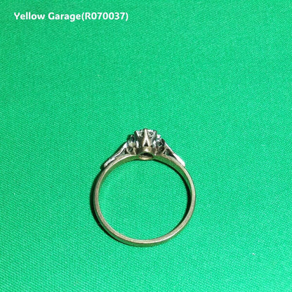 アンティーク イギリス製 ダイヤモンドリング（専用ケース付き）