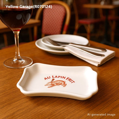 AU LAPIN FRIT（揚げウサギ）のロゴと可愛らしいウサギのイラストが特徴的＿AI