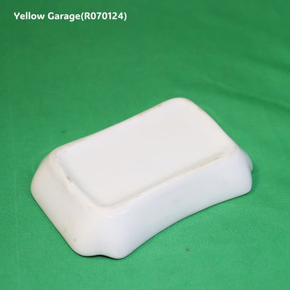 AU LAPIN FRIT（揚げウサギ）のロゴと可愛らしいウサギのイラストが特徴的＿裏の２枚目