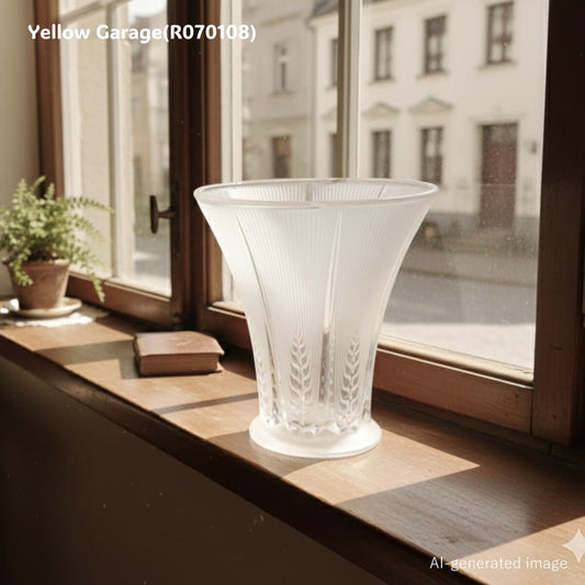 ルネ・ラリックによるフランス製のアンティークガラスベース