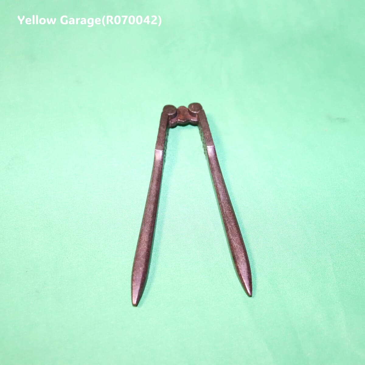 鉄製のアンティーク・ナッツクラッカー|無駄のない直線的なデザイン