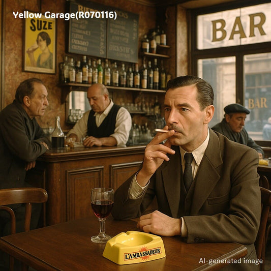 鮮やかなレモンイエローが印象的なフランスのタバコブランド「L’AMBASSADEUR」のプロモーション用アンティーク灰皿