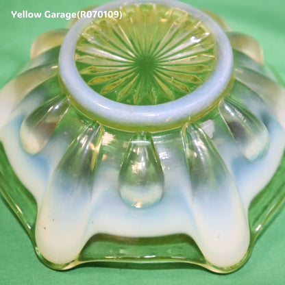 ヴァセリンガラスのクラウンボウル（推定1900年代初頭・イギリス製）