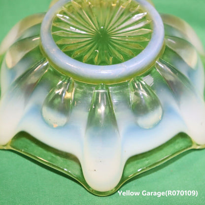 ヴァセリンガラスのクラウンボウル（推定1900年代初頭・イギリス製）