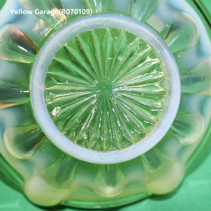 ヴァセリンガラスのクラウンボウル（推定1900年代初頭・イギリス製）