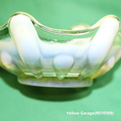 ヴァセリンガラスのクラウンボウル（推定1900年代初頭・イギリス製）