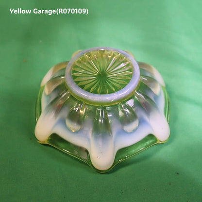 ヴァセリンガラスのクラウンボウル（推定1900年代初頭・イギリス製）