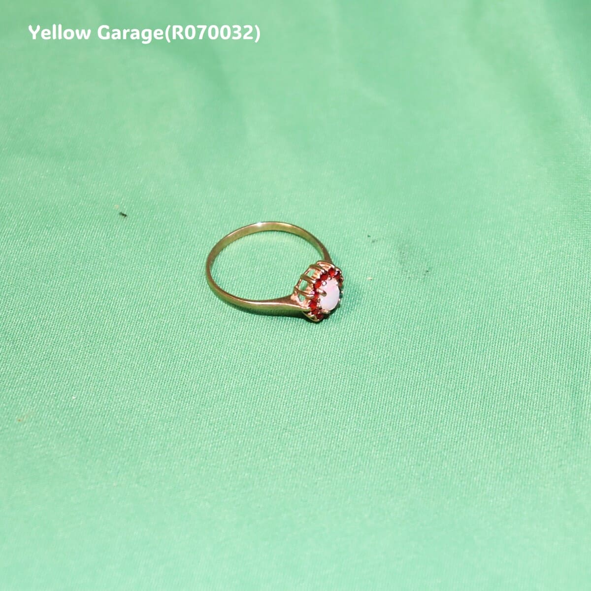 イギリス製ヴィンテージリング オーストラリア産オパール＆ルビー（K9ゴールド・1970年代・Birmingham刻印） 専用ケース付き