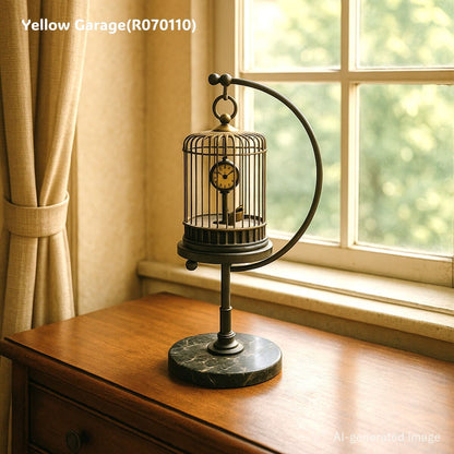 20世紀中頃に製造されたと推定される非常に珍しい鳥かご型のアンティーク時計