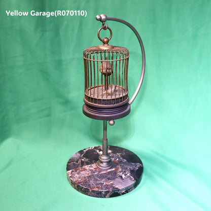 20世紀中頃に製造されたと推定される非常に珍しい鳥かご型のアンティーク時計