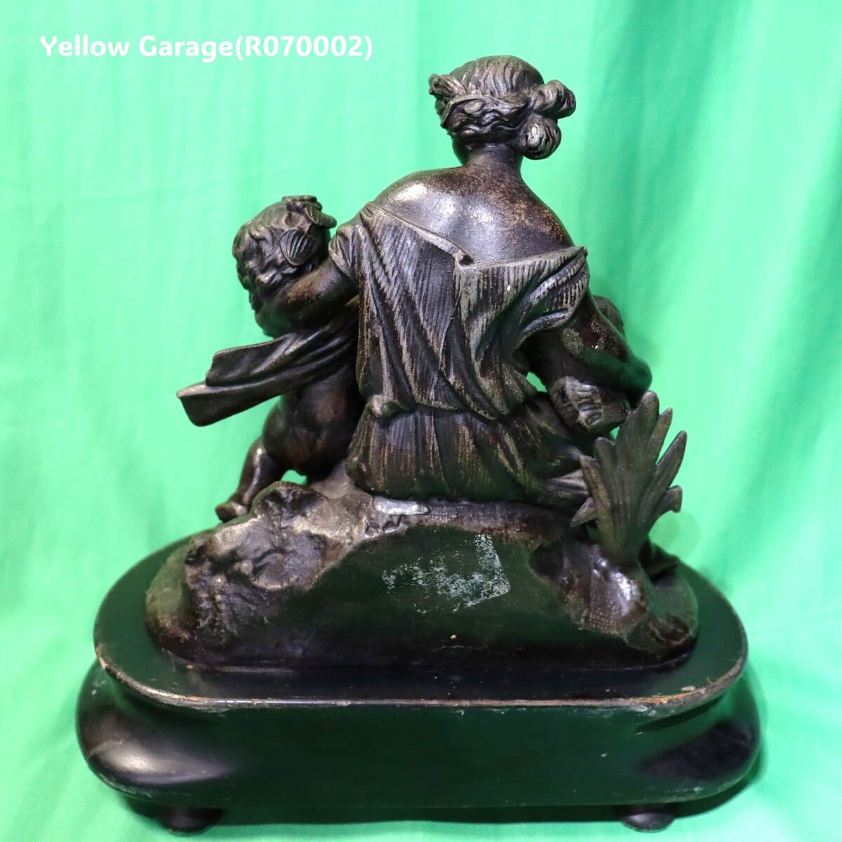 静寂の中に漂うアンティークの優雅さ