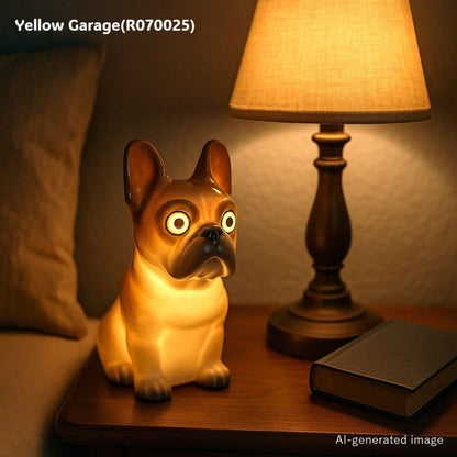 精巧に作られた陶器製フレンチブルドッグのオブジェ