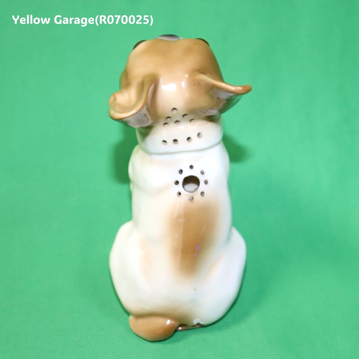 精巧に作られた陶器製フレンチブルドッグのオブジェ