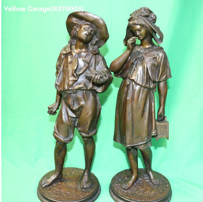 世界的名作『青い鳥』（モーリス・メーテルリンク作）を題材にした、チルチルとミチルのブロンズ像ペア。