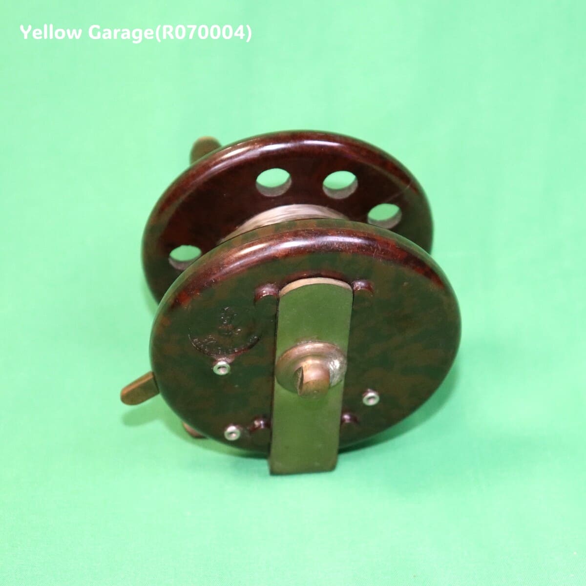 ベークライト製のヴィンテージ釣り用リールです