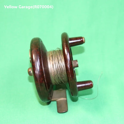 ベークライト製のヴィンテージ釣り用リールです