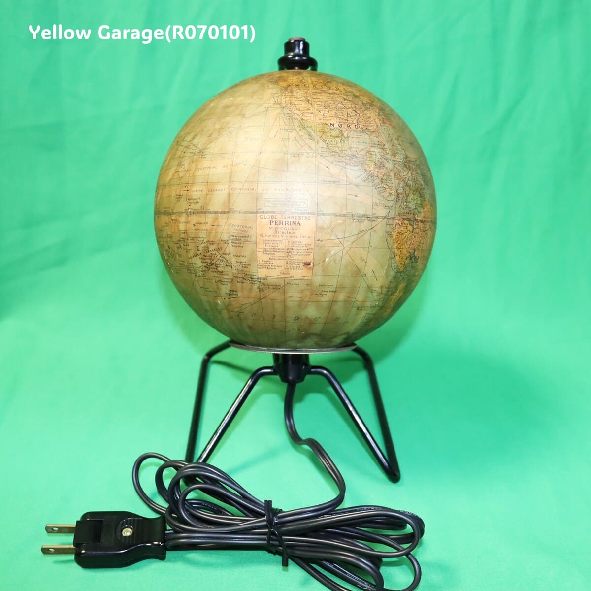 フランス・パリの「GLOBE TERRESTRE PERRINA」より製造された電球内蔵の照明付きヴィンテージ地球儀
