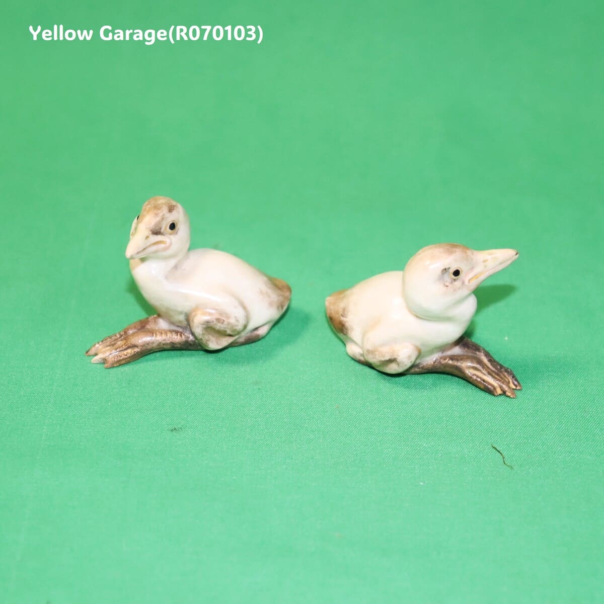 【東山作】雛鶴（ひなづる）陶器製 一対（共箱付き）