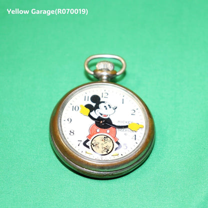 ミッキーが時を刻む、夢と歴史の懐中時計